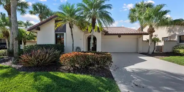 2429 SW Bobalink Court