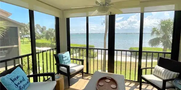 330 NE Edgewater Drive