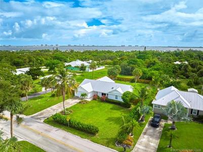 4811 NE Savannah Road