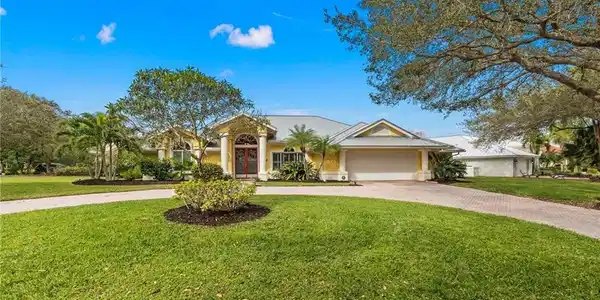 1041 SW Lighthouse Drive