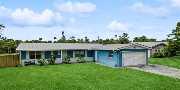 1406 SW Alligator Street
