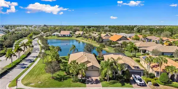 255 SE Courances Drive