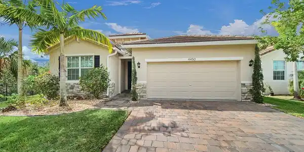 4450 NW Oakleaf Court