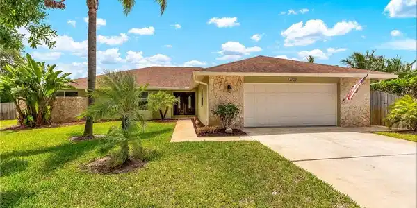 1022 SW Poplar Court