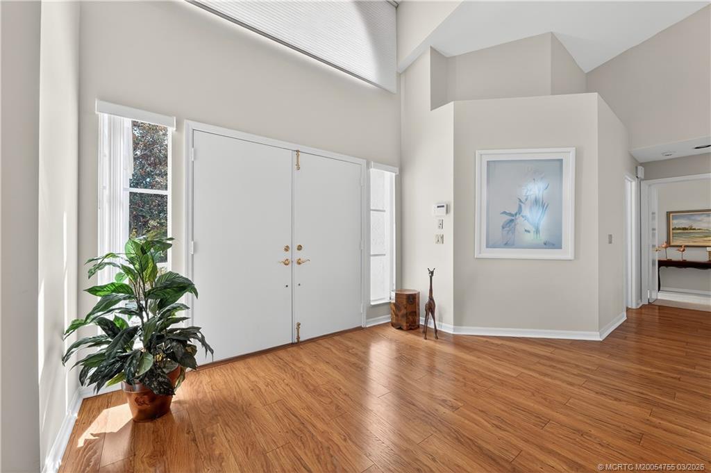 Image 4: Front Foyer Entry