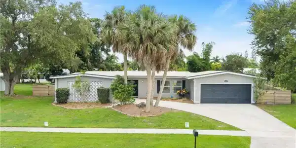 1420 SE San Ignacio Lane