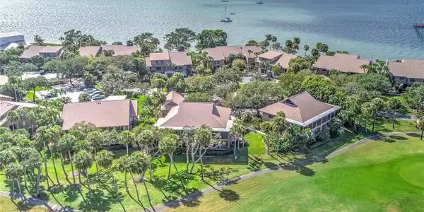 233 NE Edgewater Drive