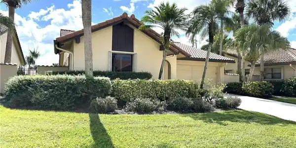 2449 SW Bobalink Court