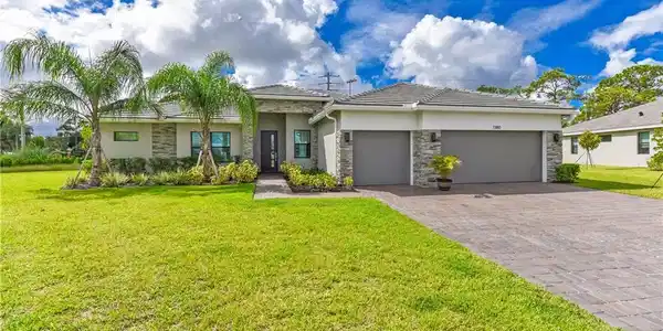 1380 SW Lago Circle