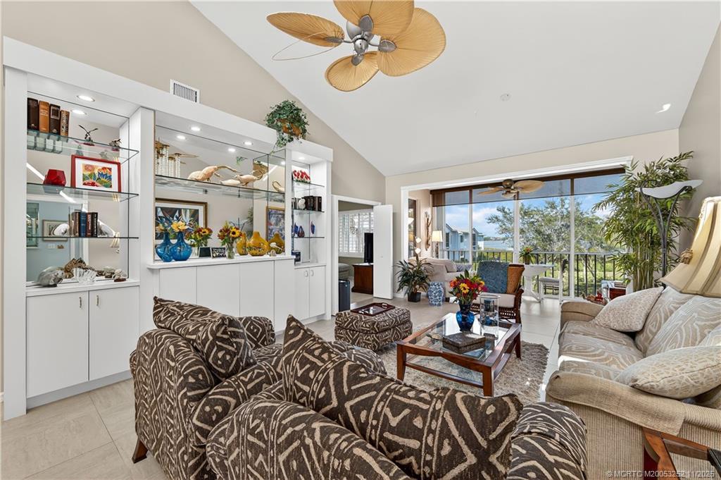 Image 4: Living Room