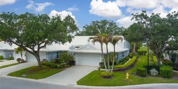 2438 SW Foxpoint Trail