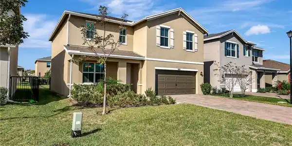 2811 NE Breezeway Circle