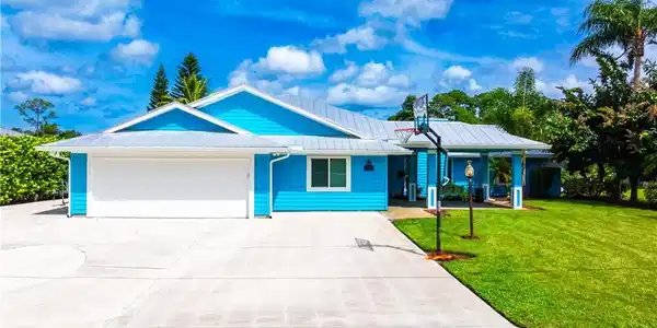 1121 SW Pine Tree Lane