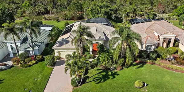 2213 SE Montrose Lane