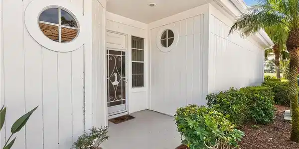 Image 3: Front Entry