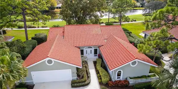 2007 NW Laurel Oak Lane