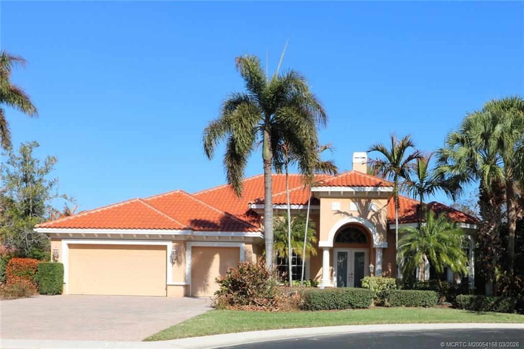 Image 1: Beautiful entrance with 3 car garage and plenty of