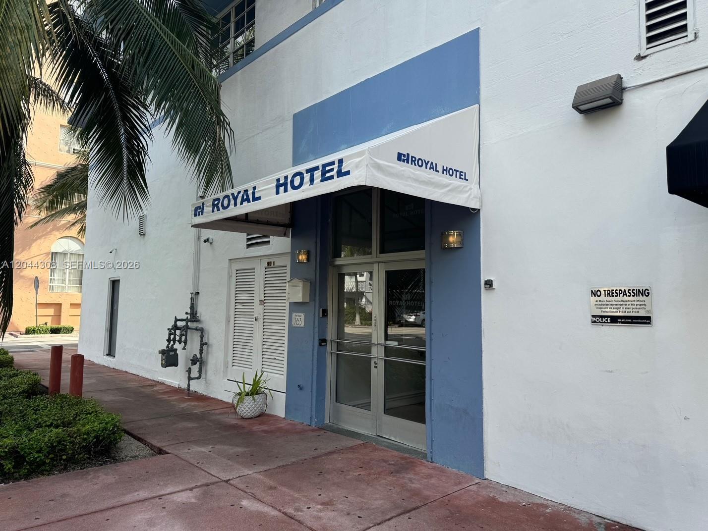 Image 2: Hotel/Condo Entrance