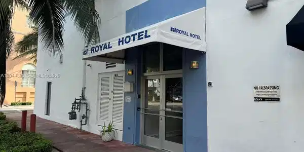 Image 2: Hotel/Condo Entrance
