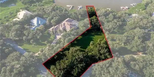 2525 Riverview Ct
