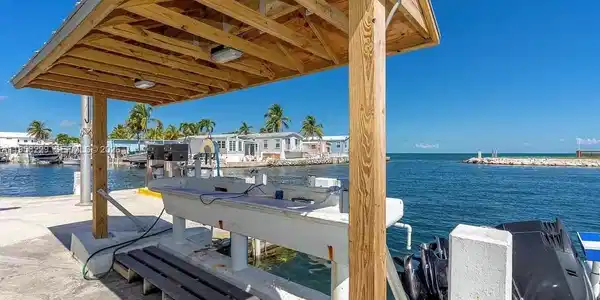 Image 3: Marina