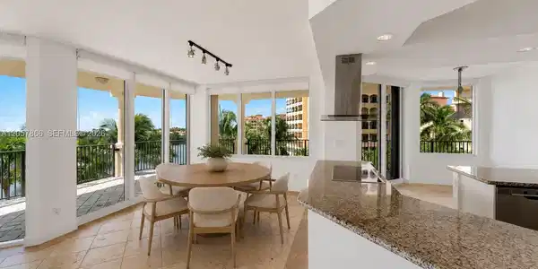 Image 4: VIRTUAL STAGING