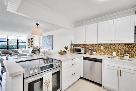 800 Parkview Dr