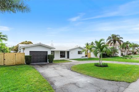 2800 NE 56th Ct