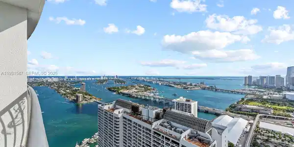 1750 N Bayshore Dr
