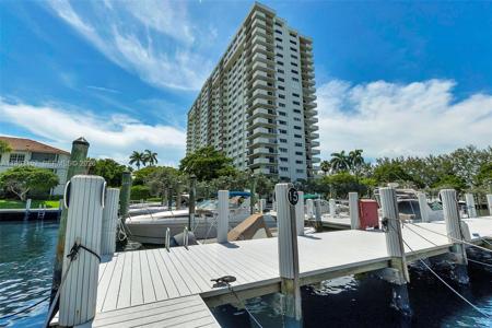 3200 Port Royale Dr N