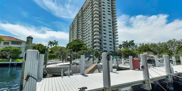 3200 Port Royale Dr N