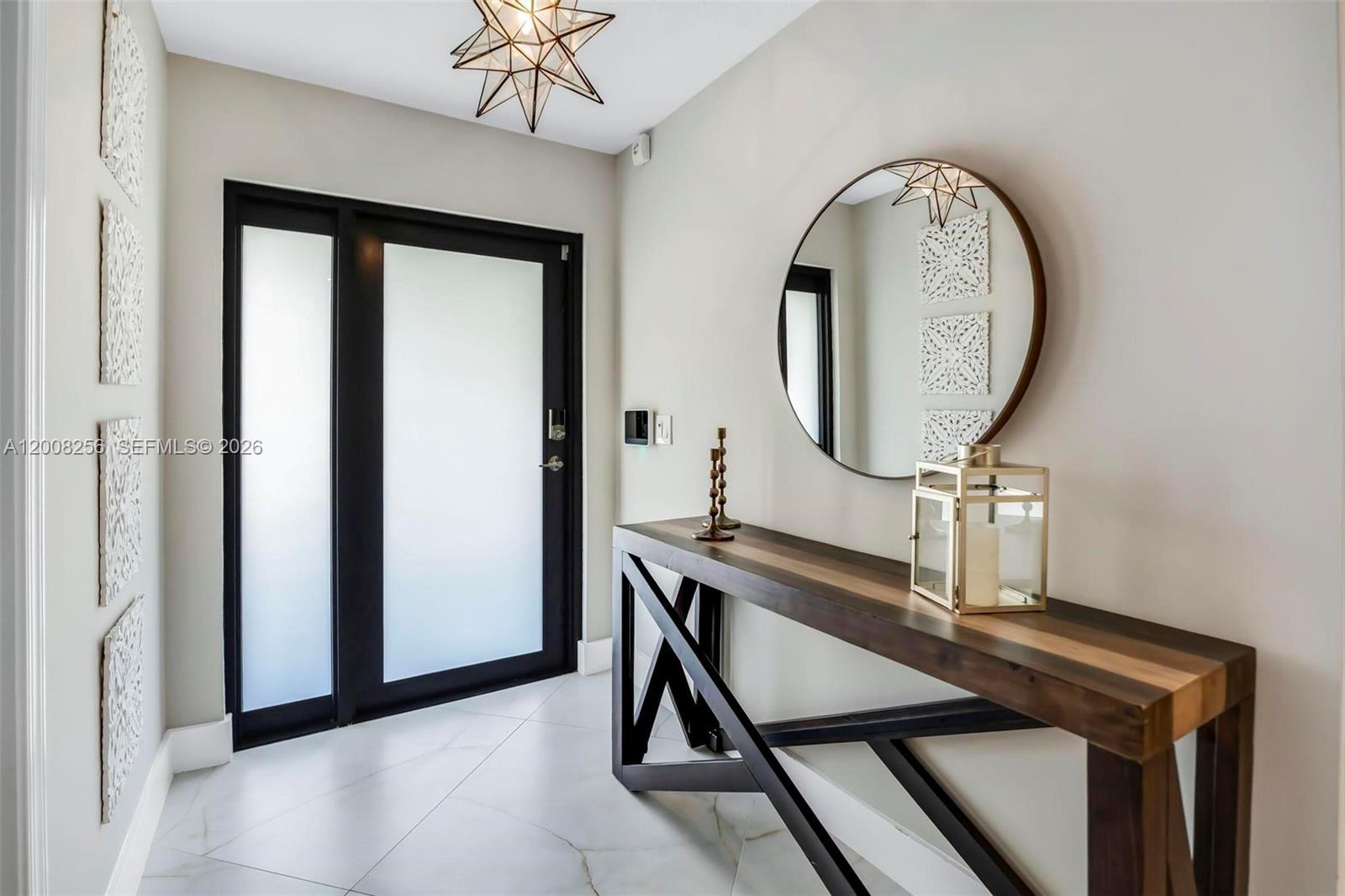 Image 4: Foyer