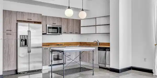 2275 Biscayne Blvd