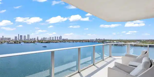 17111 Biscayne Blvd