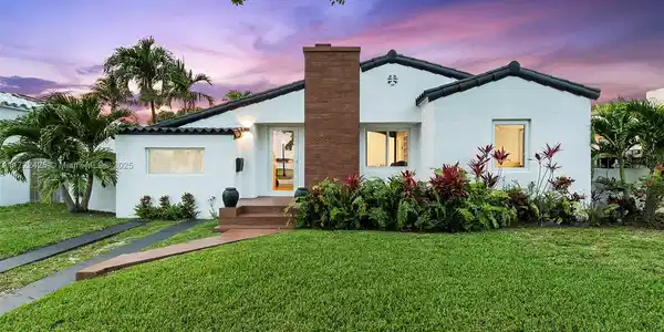 1615 Bay Dr