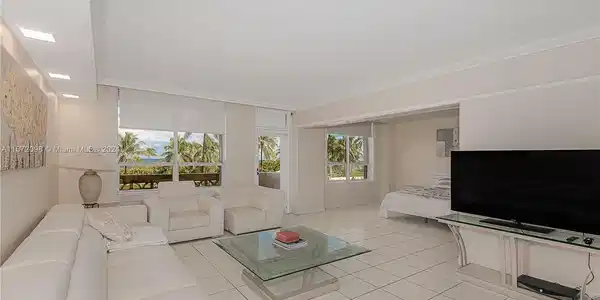 10185 Collins Ave