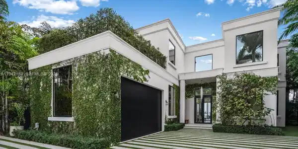 33 E Dilido Dr