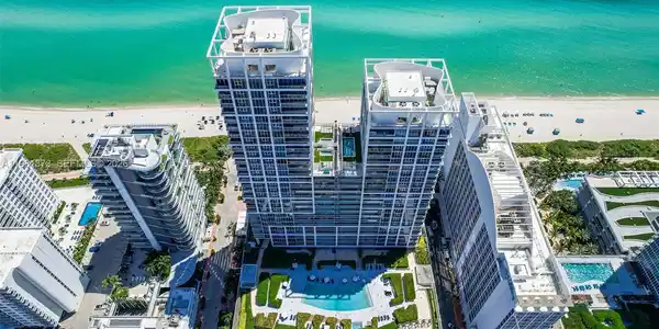 6899 Collins Ave
