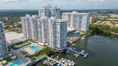 18061 Biscayne Blvd