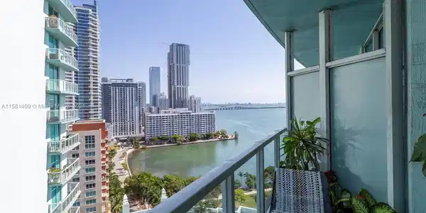 1900 N Bayshore Dr