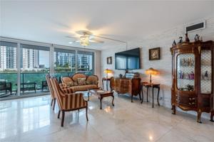 100 Bayview Dr Unit 415