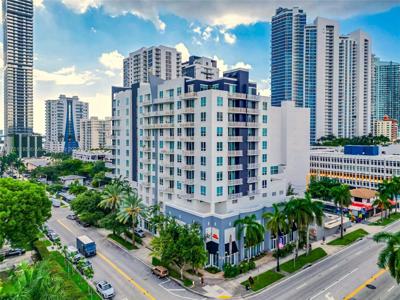 2275 Biscayne Blvd