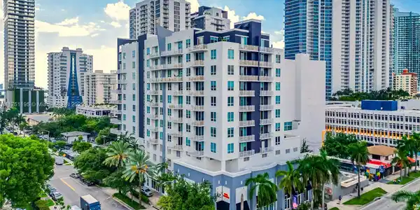 2275 Biscayne Blvd