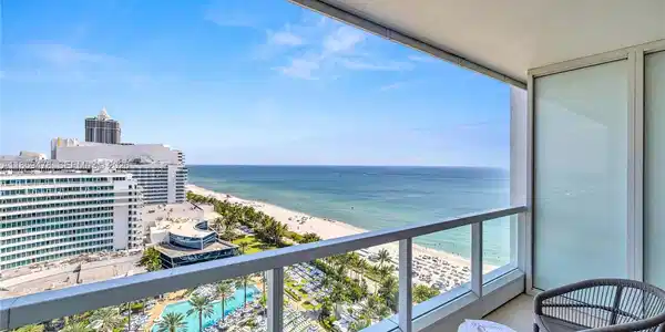 4391 Collins Ave