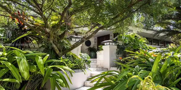 700 Arvida Pkwy