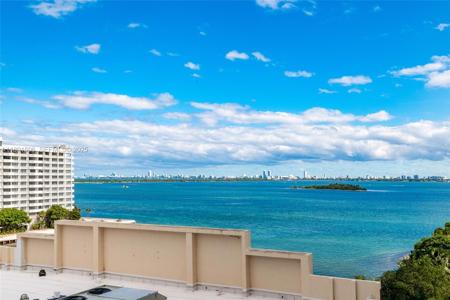 2000 N Bayshore Dr