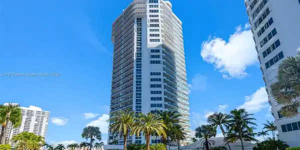 3801 Collins Ave
