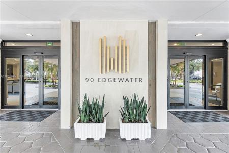 90 Edgewater Dr
