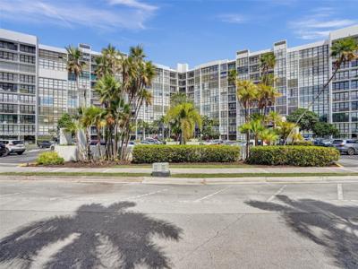 800 Parkview Dr