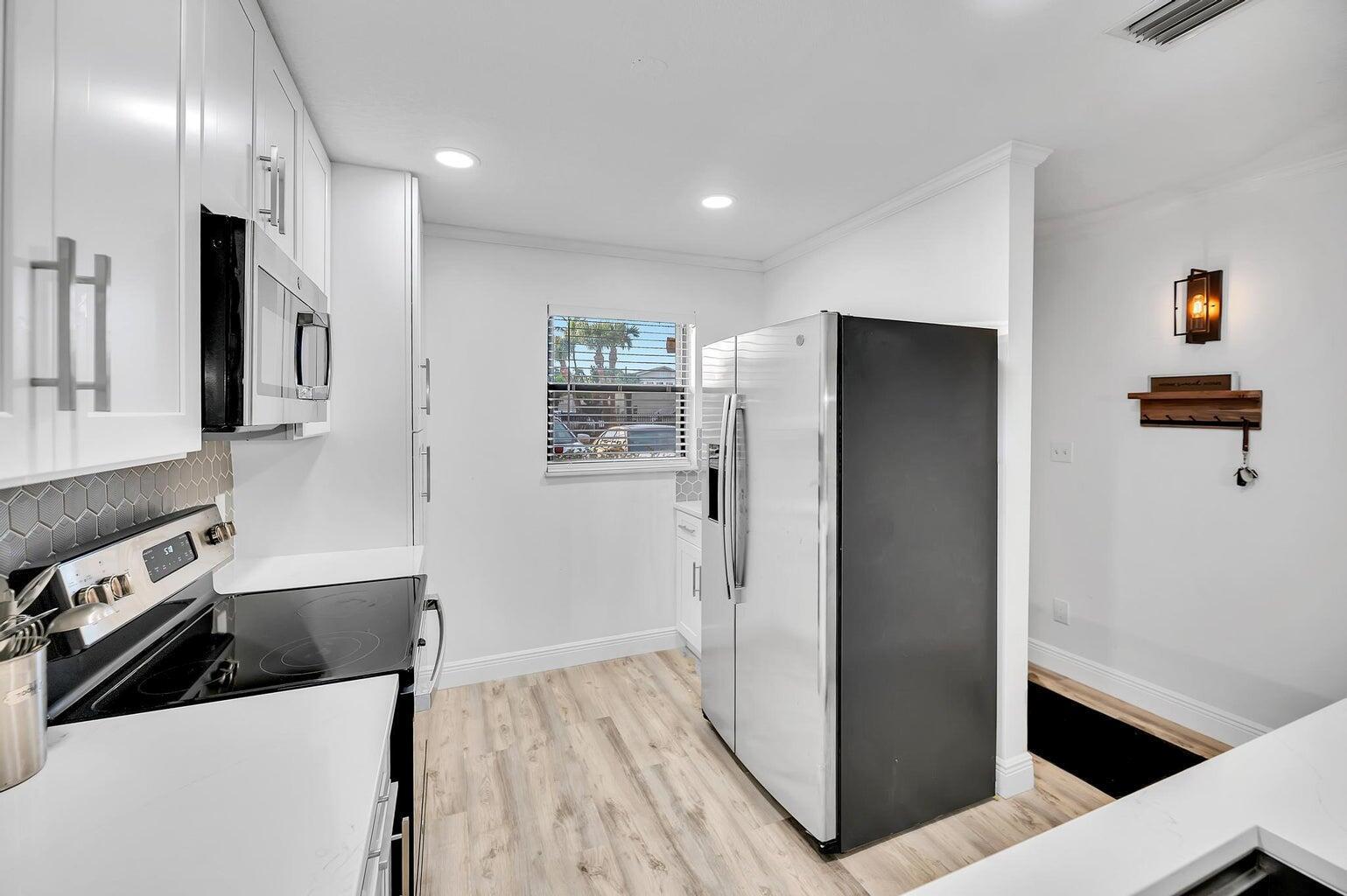 Image 3: 701 Kitchen